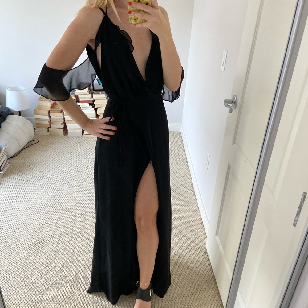 Tobi black slit maxi dress 💣